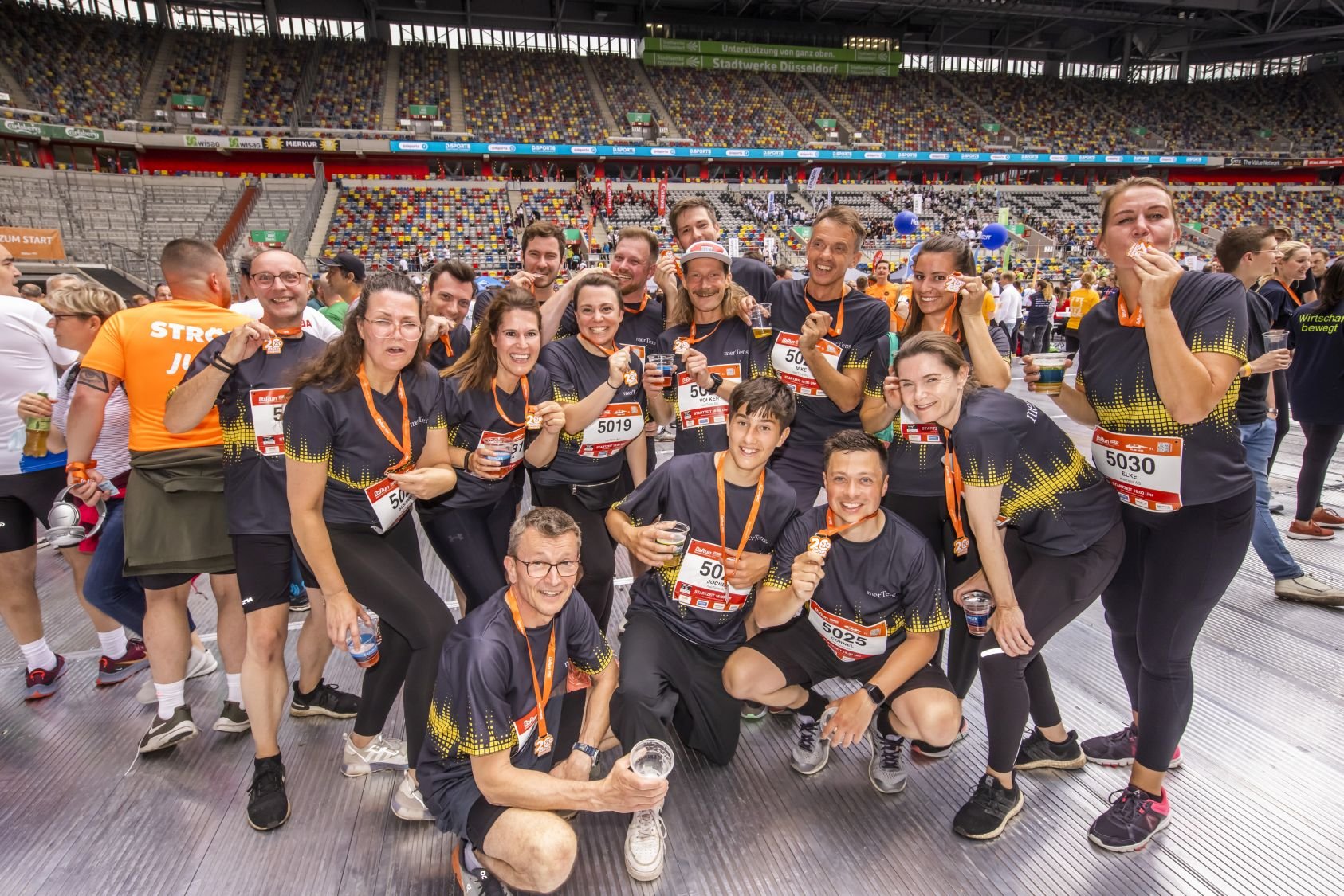  Foto zu Die Teamfotos vom B2Run Düsseldorf 2022 #gemeinsamaktiv 