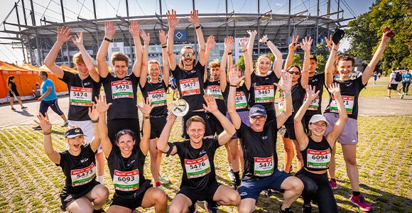 Die Teams treffen sich im Schatten des Volksparkstadions zum B2Run Hamburg