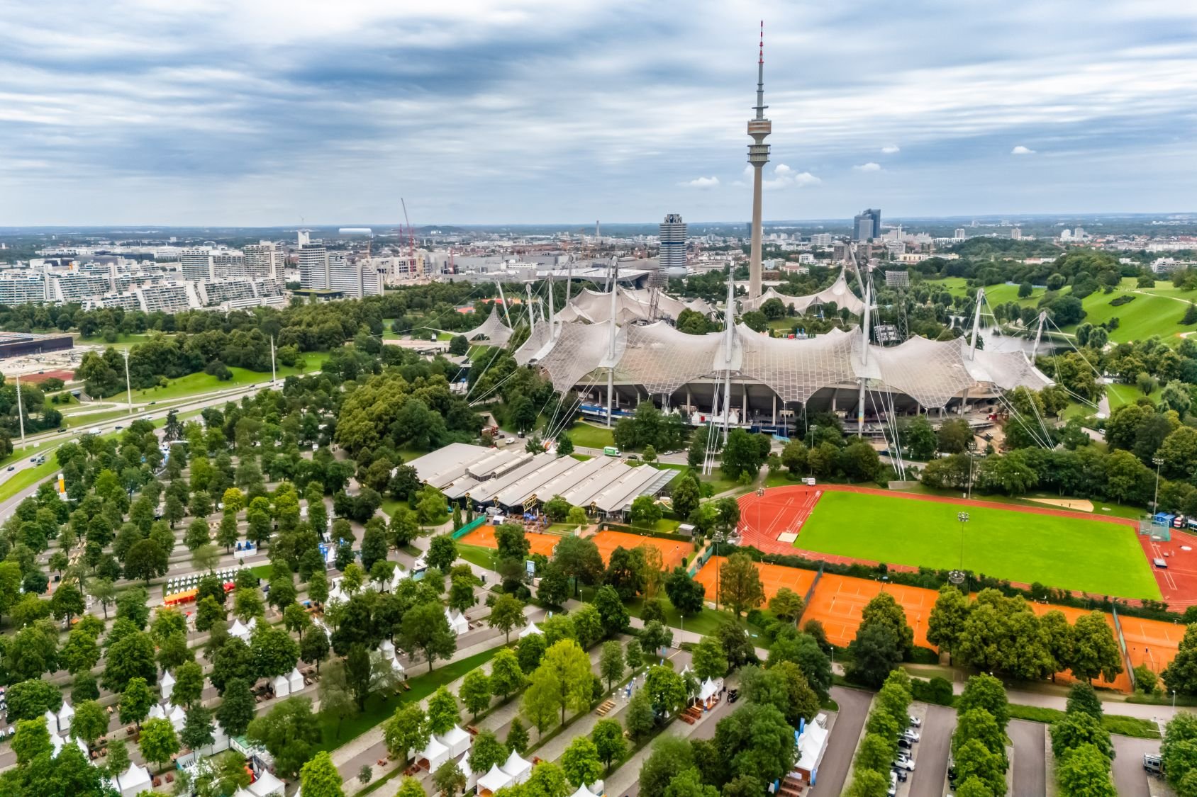 Die ersten Bilder vom B2Run München 2024 am Olympiastadion. #gemeinsamaktiv